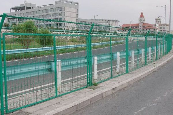 公路安全護(hù)欄網(wǎng)的價(jià)格構(gòu)成與報(bào)價(jià)指南